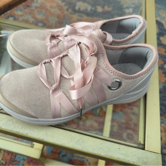 Bzees Shoes - Zees Blush Pink Ribbon Lace Comfort Sneakers Women’s Size 7M